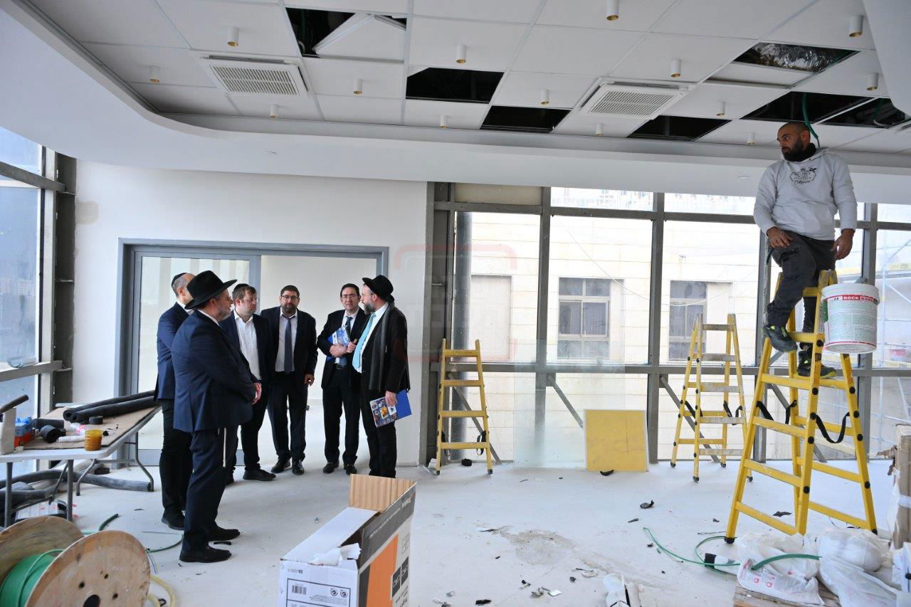 ראשי ארגון 'חמד' מליקווד בביקור במרכז הרופאי צאנז