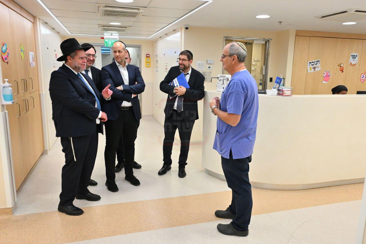 ראשי ארגון 'חמד' מליקווד בביקור במרכז הרופאי צאנז