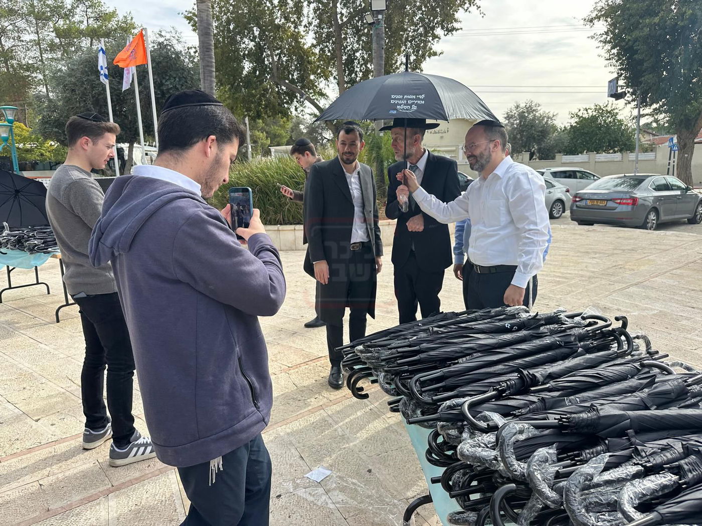 הרב שנבחר והקשר ל'אחים לנשק' | 'זופניק בכיכר' עם כל התמונות, הנייעס והחשיפות של השבוע