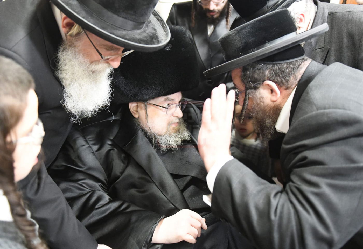 הרב שנבחר והקשר ל'אחים לנשק' | 'זופניק בכיכר' עם כל התמונות, הנייעס והחשיפות של השבוע