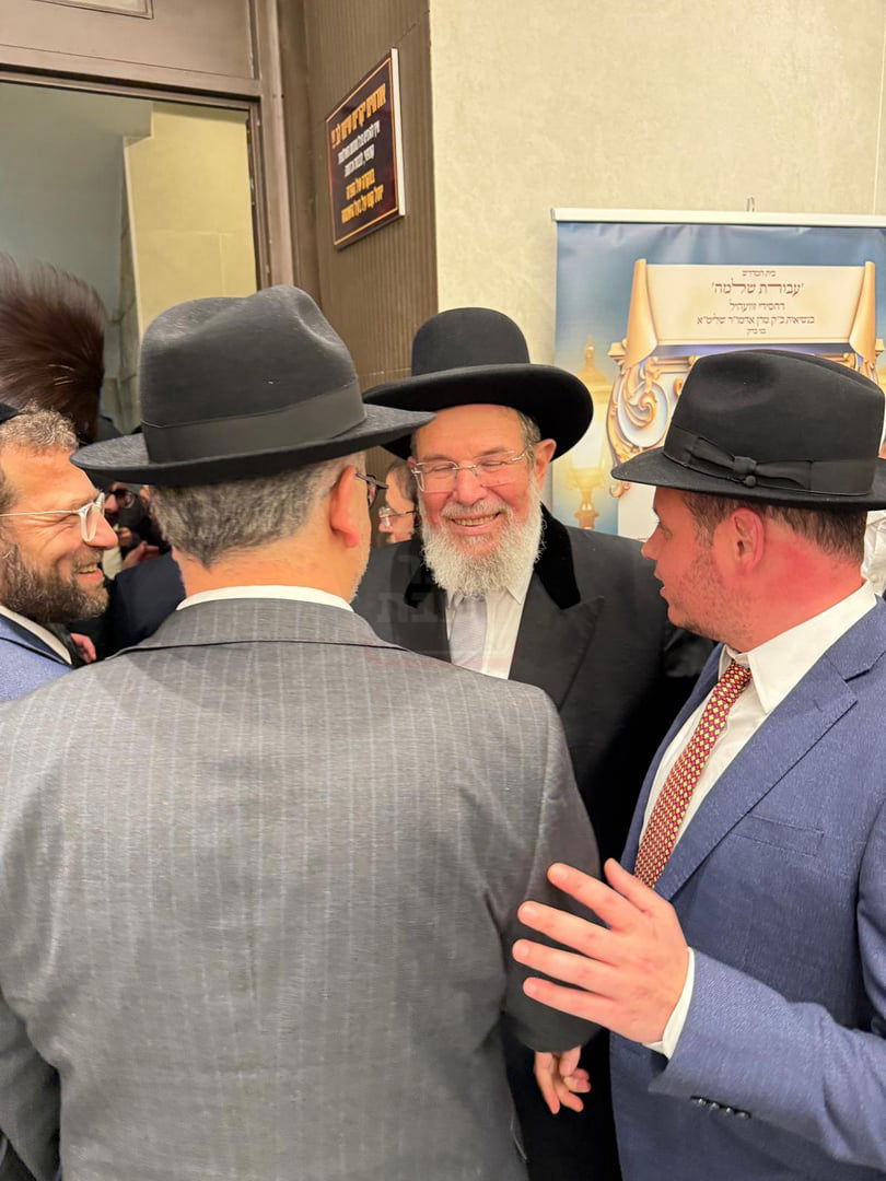 הרב שנבחר והקשר ל'אחים לנשק' | 'זופניק בכיכר' עם כל התמונות, הנייעס והחשיפות של השבוע