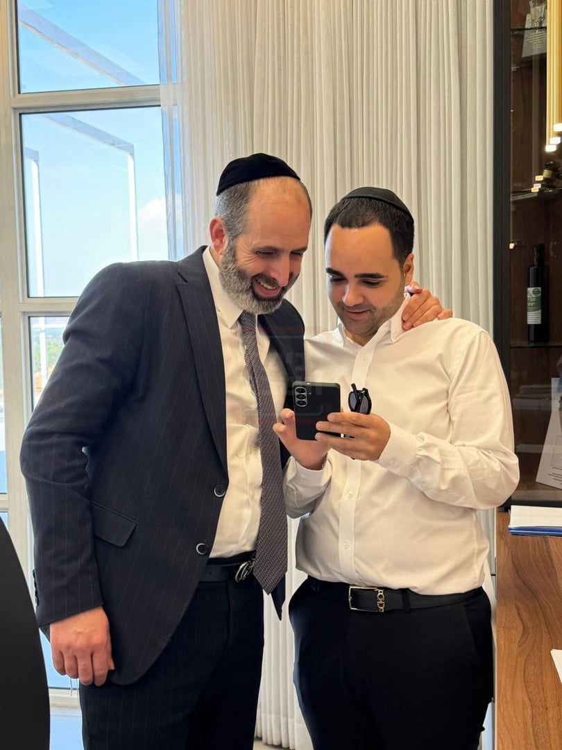 הרב שנבחר והקשר ל'אחים לנשק' | 'זופניק בכיכר' עם כל התמונות, הנייעס והחשיפות של השבוע