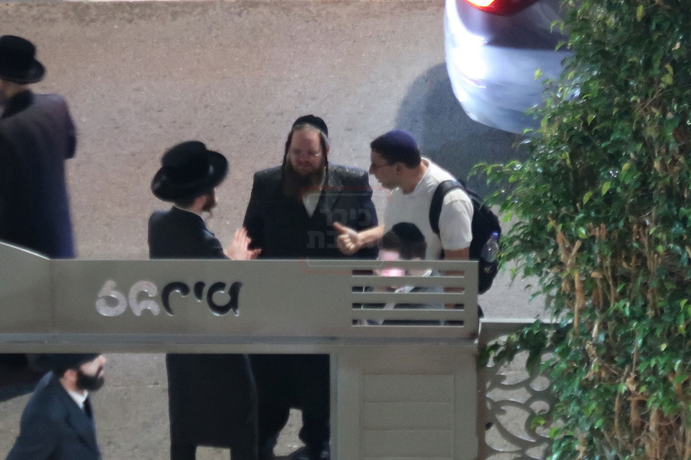 שילה פריד עם עסקני חצרות הקודש