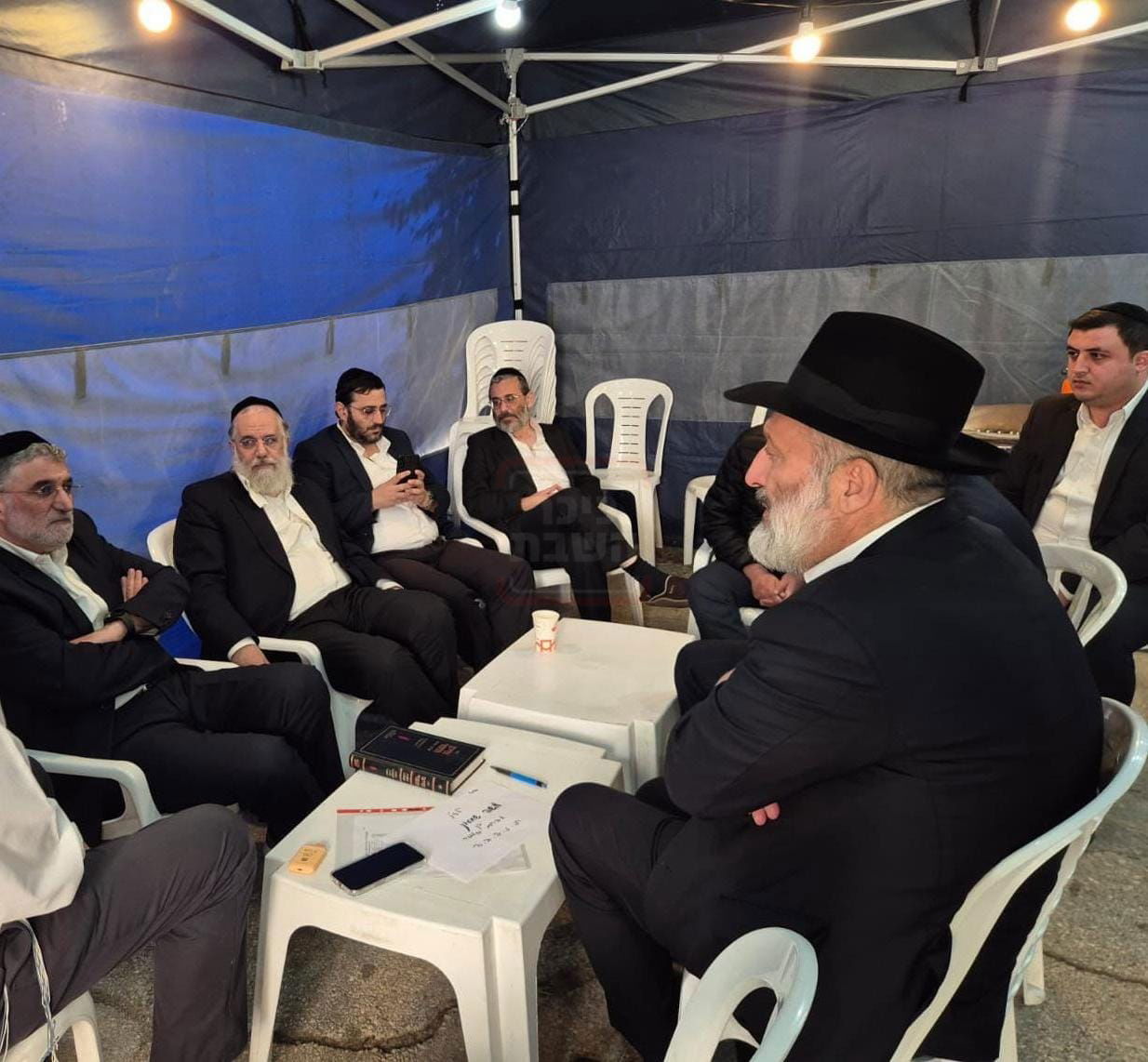 הרב שנבחר והקשר ל'אחים לנשק' | 'זופניק בכיכר' עם כל התמונות, הנייעס והחשיפות של השבוע