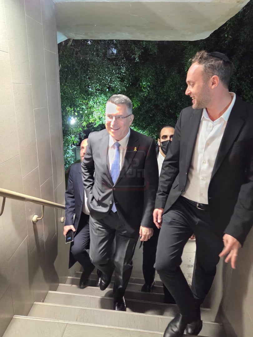 הרב שנבחר והקשר ל'אחים לנשק' | 'זופניק בכיכר' עם כל התמונות, הנייעס והחשיפות של השבוע