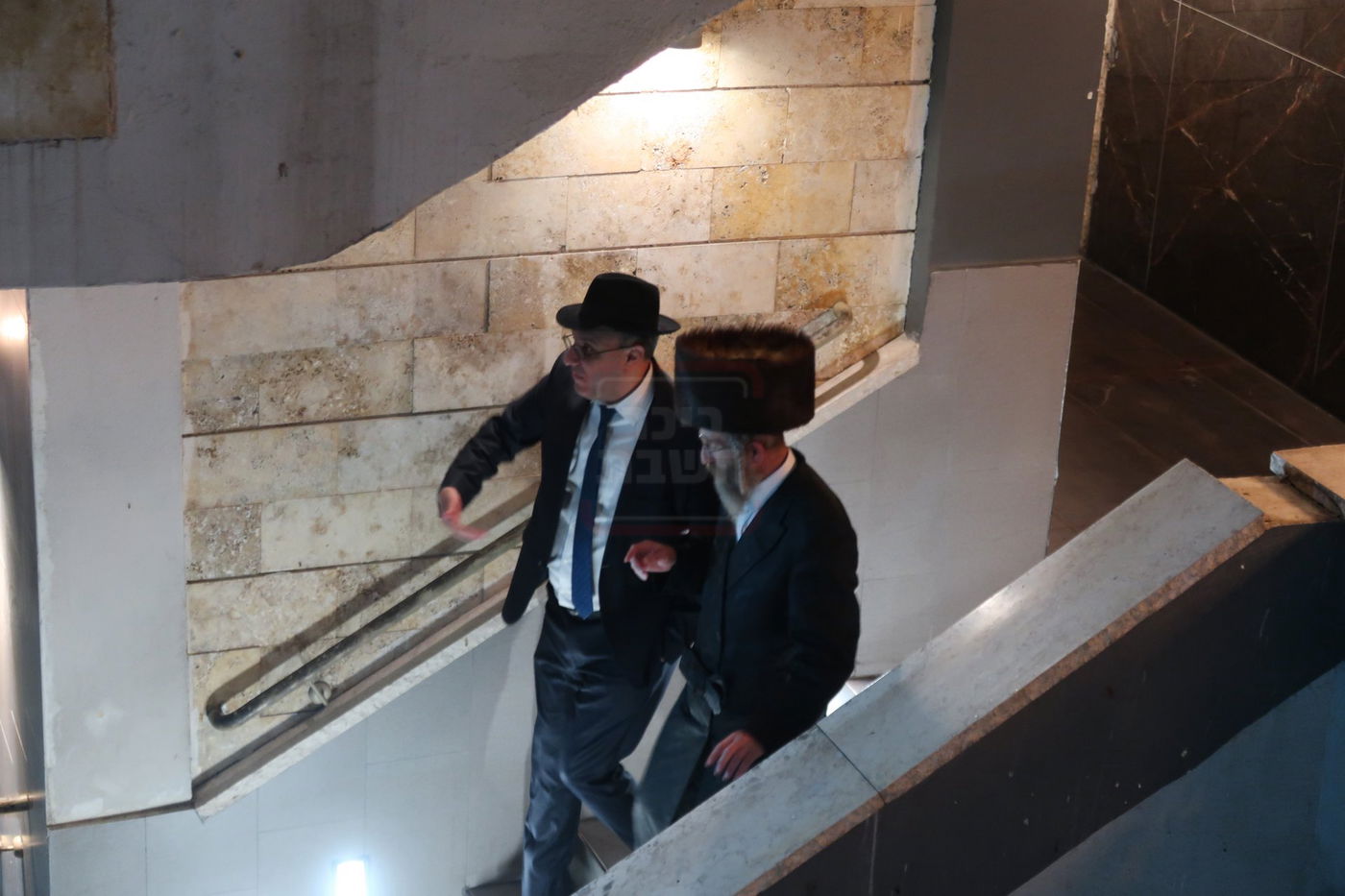 הרב שנבחר והקשר ל'אחים לנשק' | 'זופניק בכיכר' עם כל התמונות, הנייעס והחשיפות של השבוע