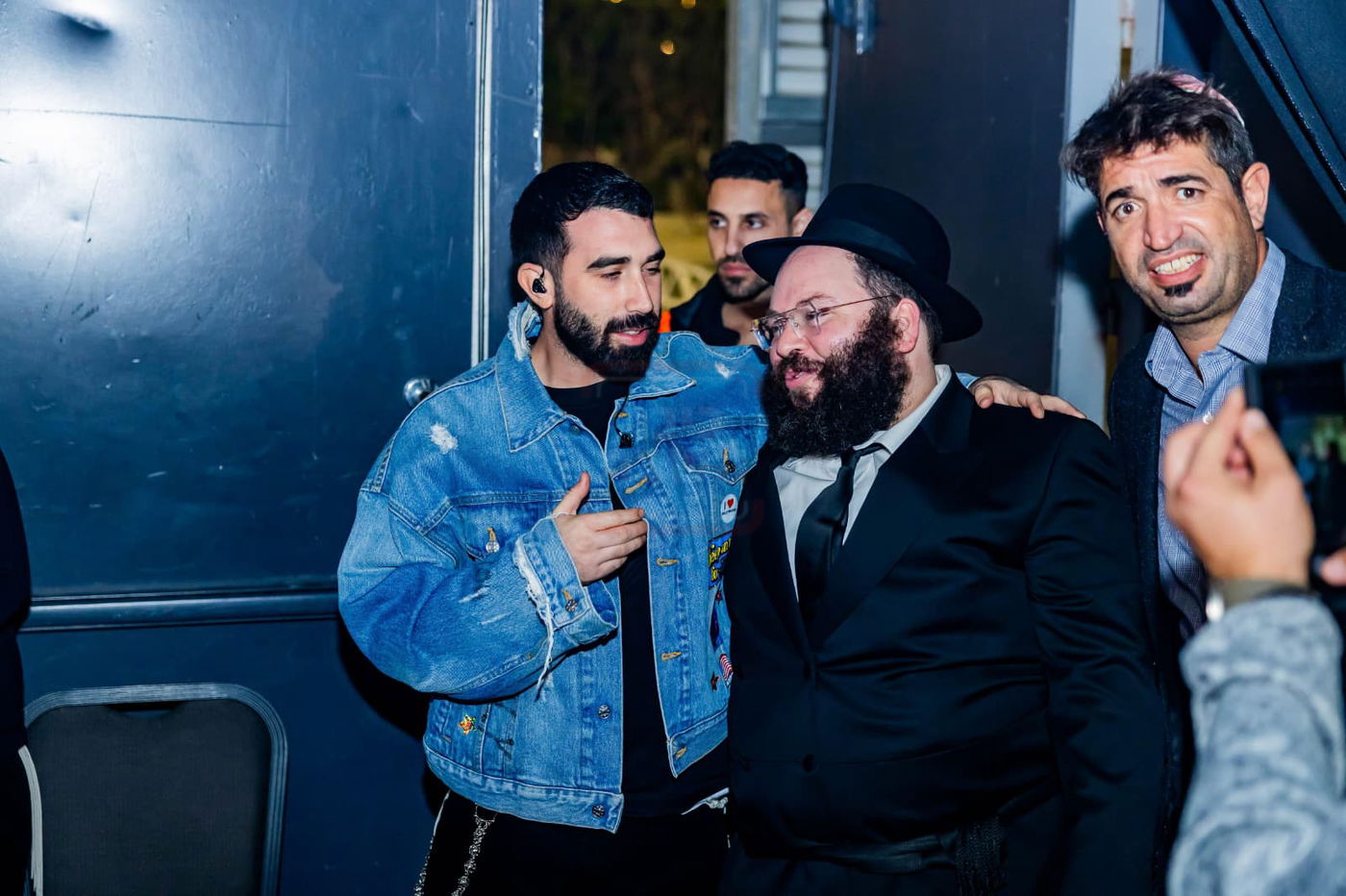 הרב שנבחר והקשר ל'אחים לנשק' | 'זופניק בכיכר' עם כל התמונות, הנייעס והחשיפות של השבוע