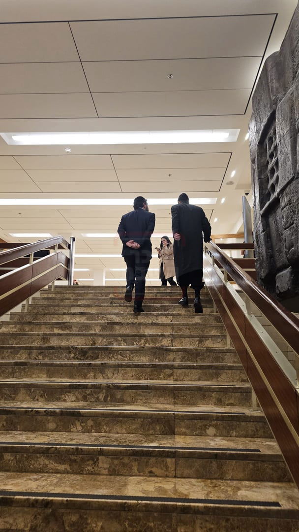 הרב שנבחר והקשר ל'אחים לנשק' | 'זופניק בכיכר' עם כל התמונות, הנייעס והחשיפות של השבוע