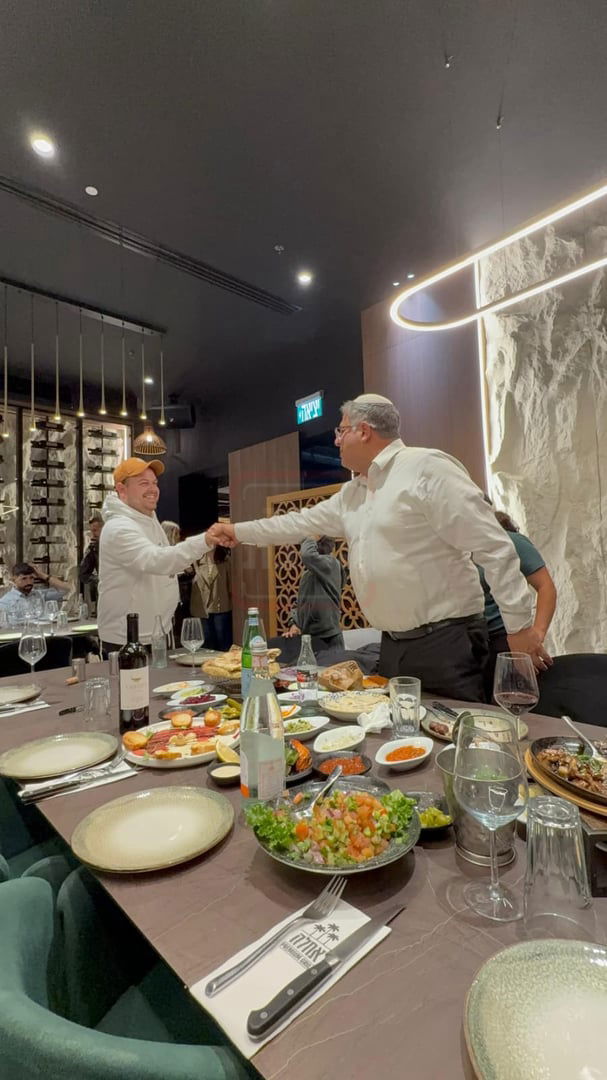 הרב שנבחר והקשר ל'אחים לנשק' | 'זופניק בכיכר' עם כל התמונות, הנייעס והחשיפות של השבוע