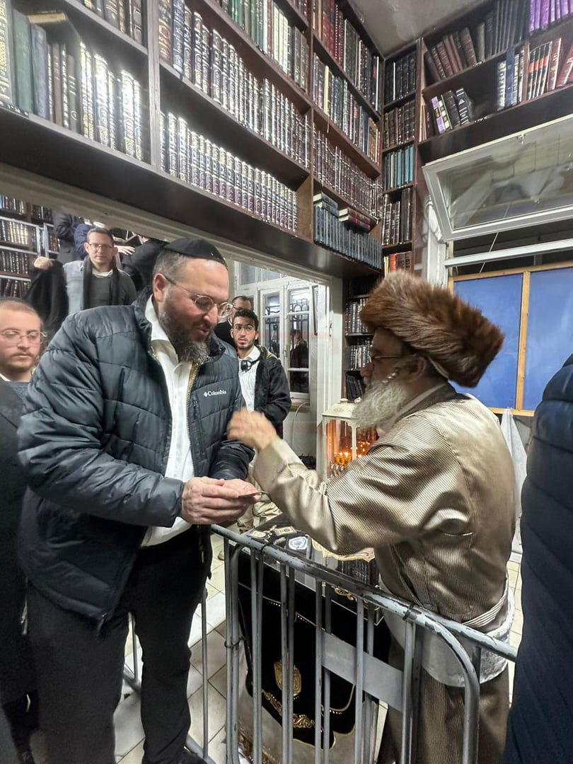 הרב שנבחר והקשר ל'אחים לנשק' | 'זופניק בכיכר' עם כל התמונות, הנייעס והחשיפות של השבוע