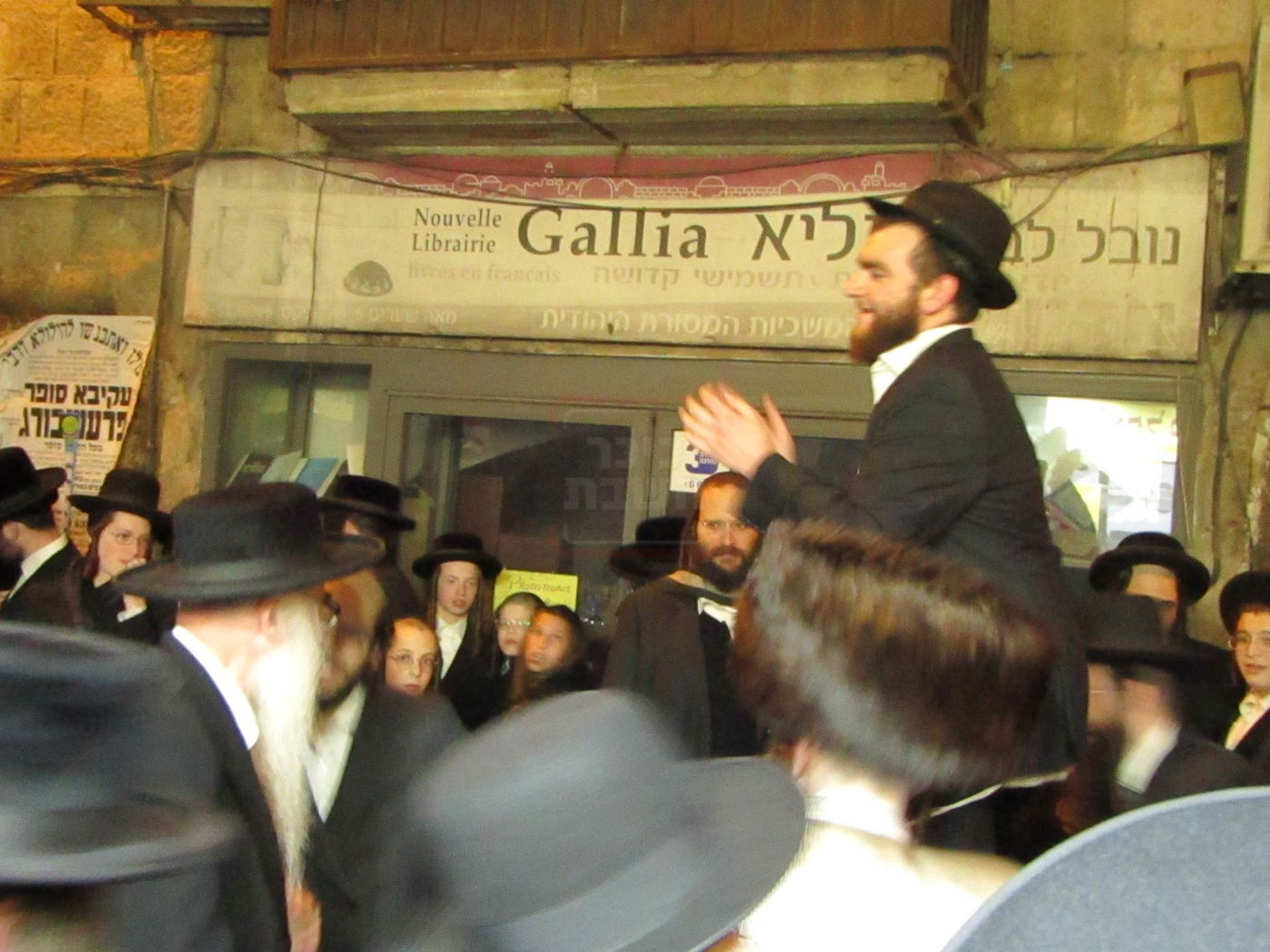 קבלת פנים לאסירים בברסלב מאה שערים