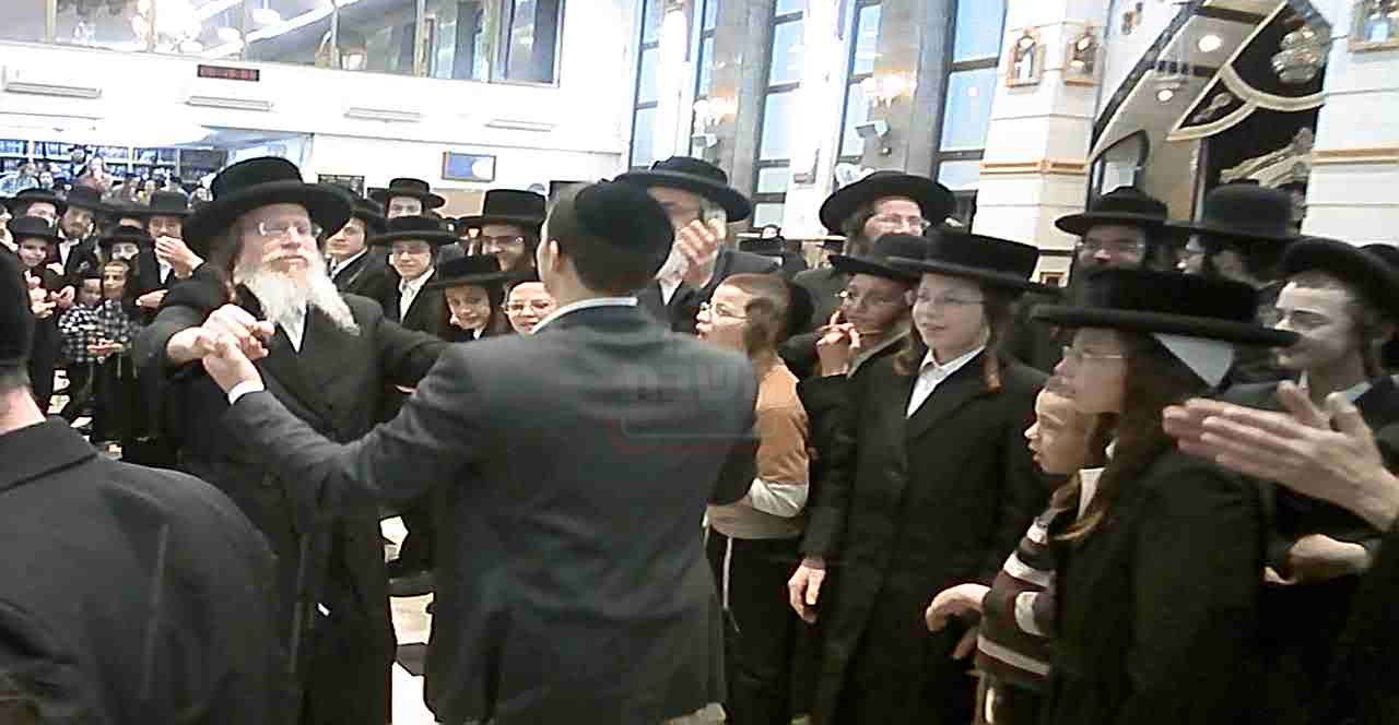 קבלת פנים לאסירים בברסלב מאה שערים
