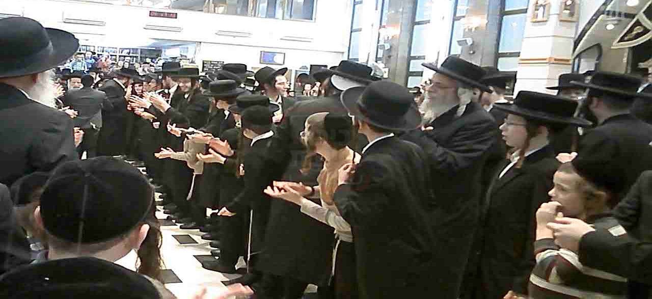 קבלת פנים לאסירים בברסלב מאה שערים