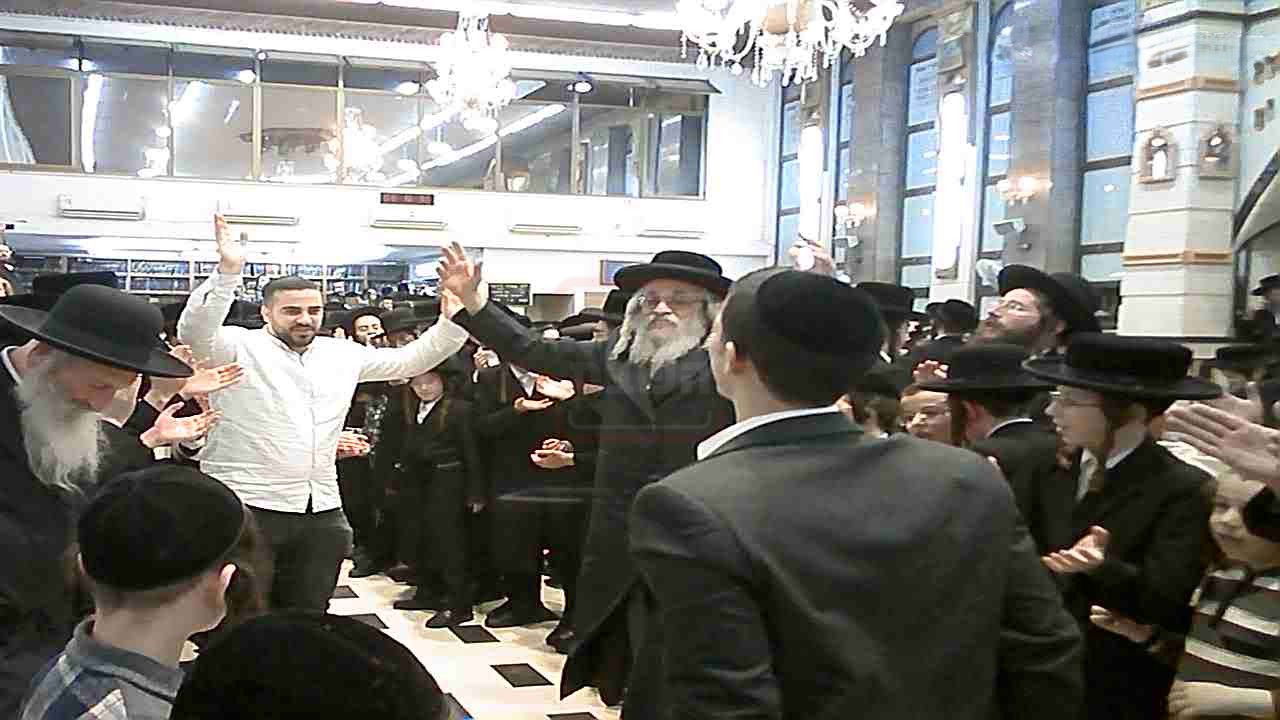 קבלת פנים לאסירים בברסלב מאה שערים