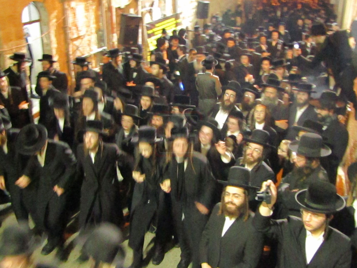 קבלת פנים לאסירים בברסלב מאה שערים