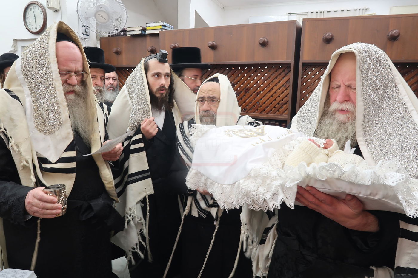 שמחת הברית בחצרות קוזמיר - לעלוב בראנוביץ