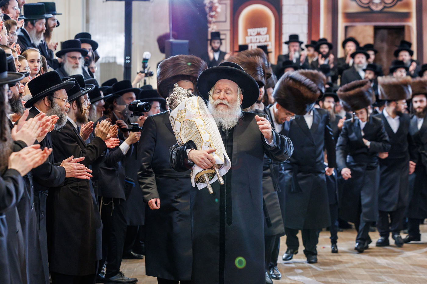 הכנסת ס"ת בבאבוב