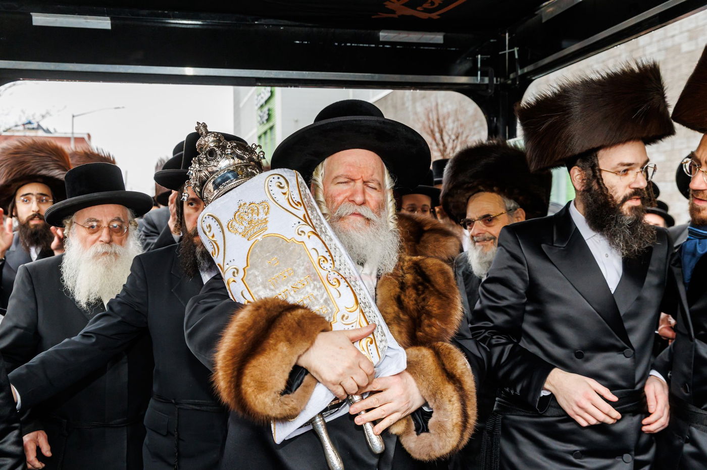 הכנסת ס"ת בבאבוב