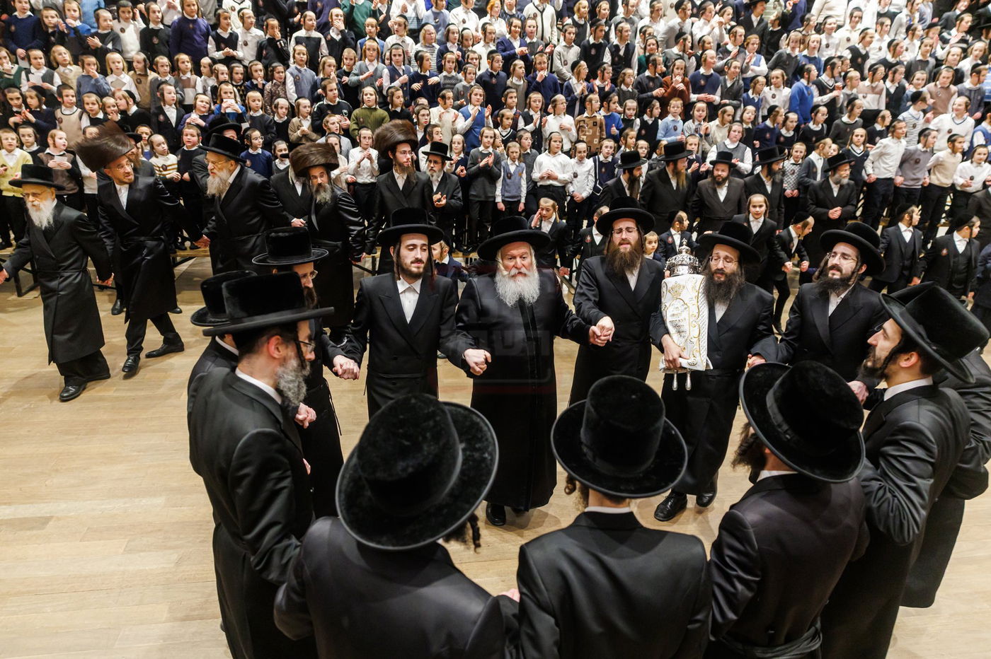 הכנסת ס"ת בבאבוב