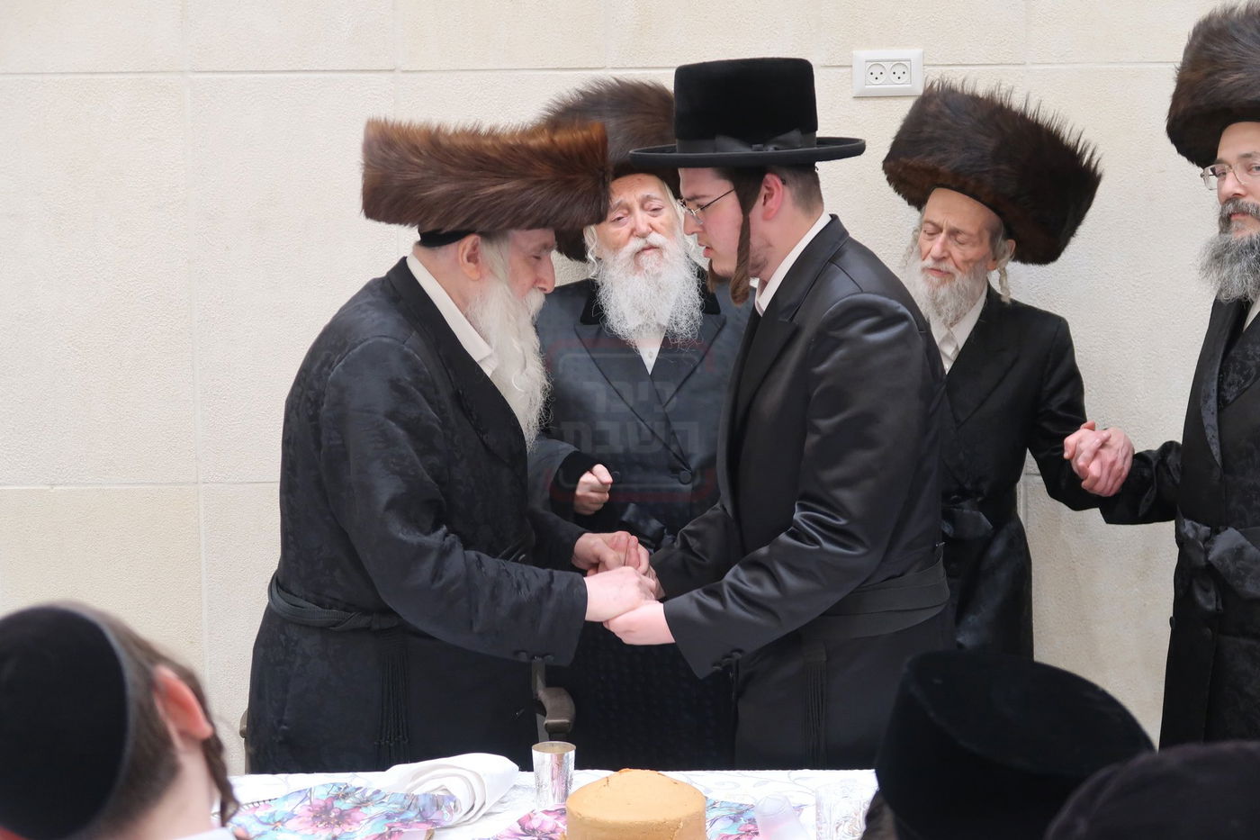 שמחת בית מכנובקא בעלזא - ראצפערט - האלמין