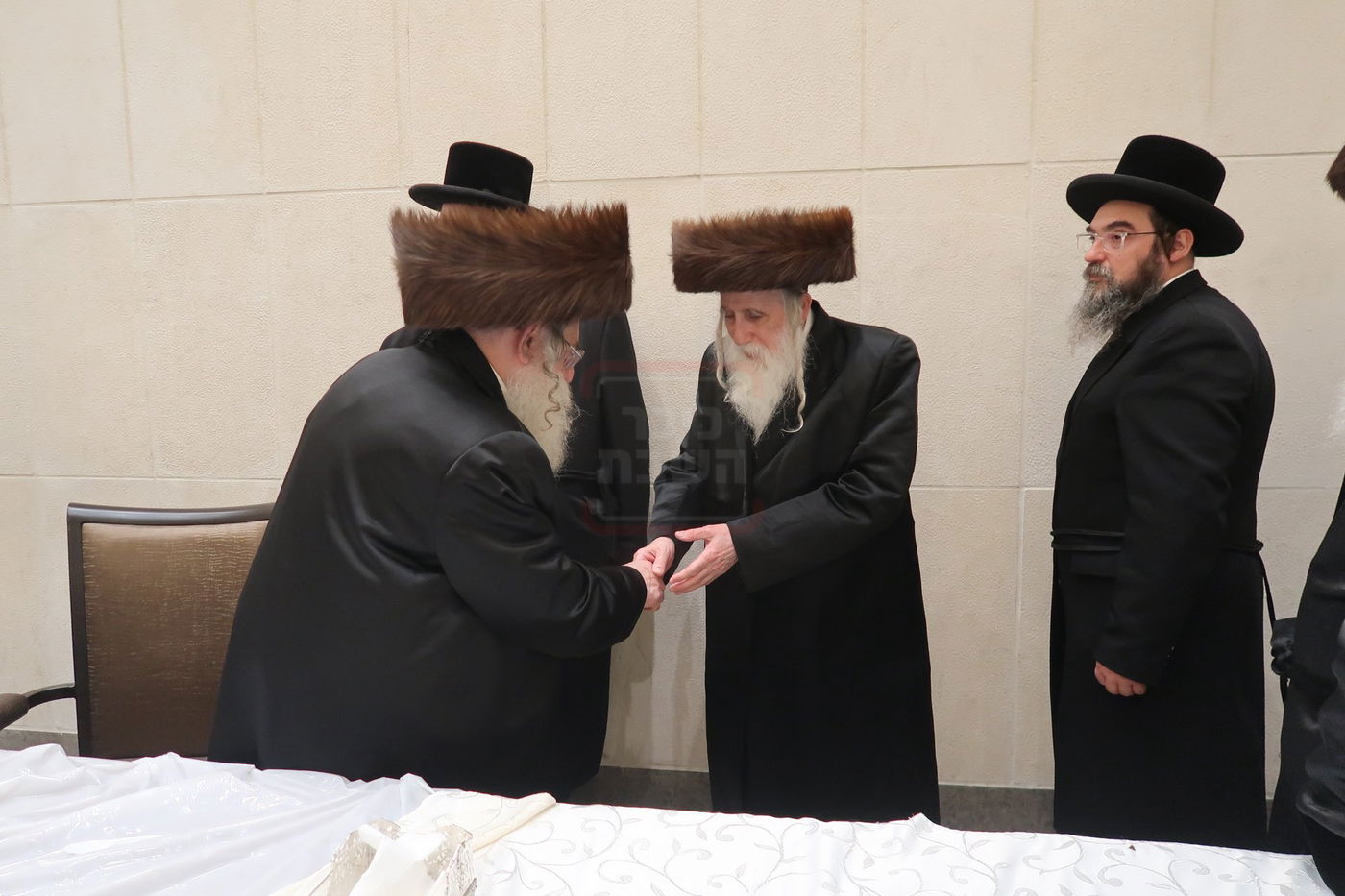 שמחת בית מכנובקא בעלזא - ראצפערט - האלמין