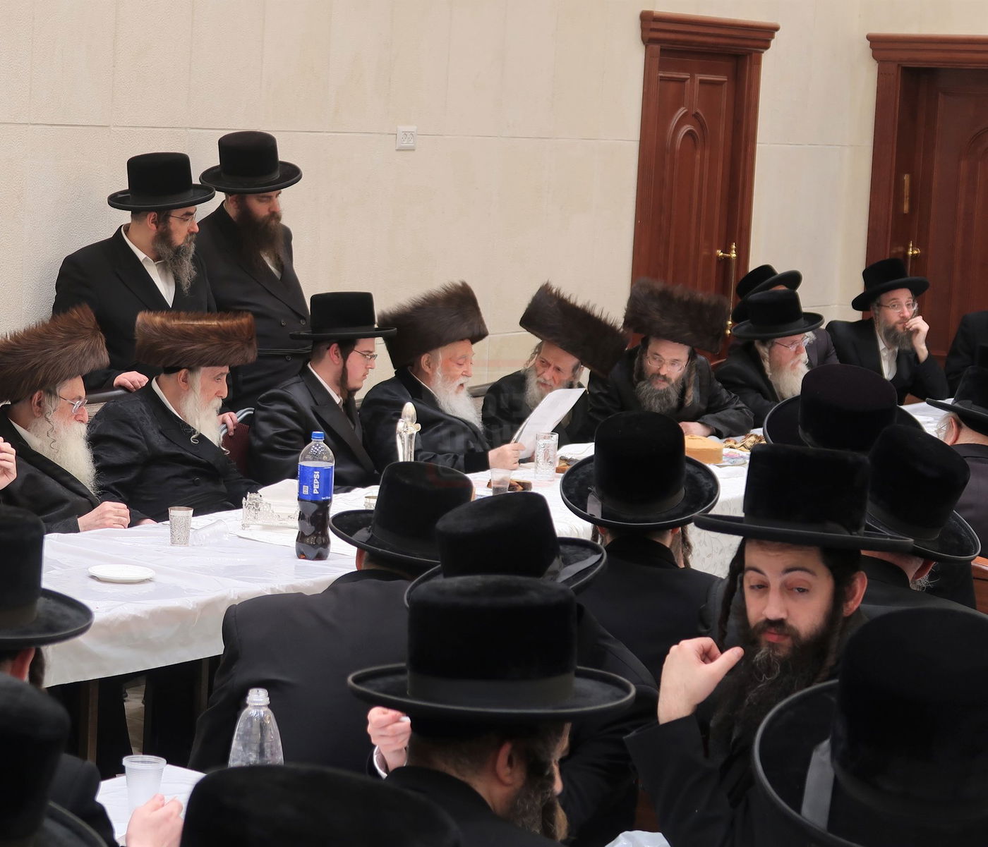 שמחת בית מכנובקא בעלזא - ראצפערט - האלמין