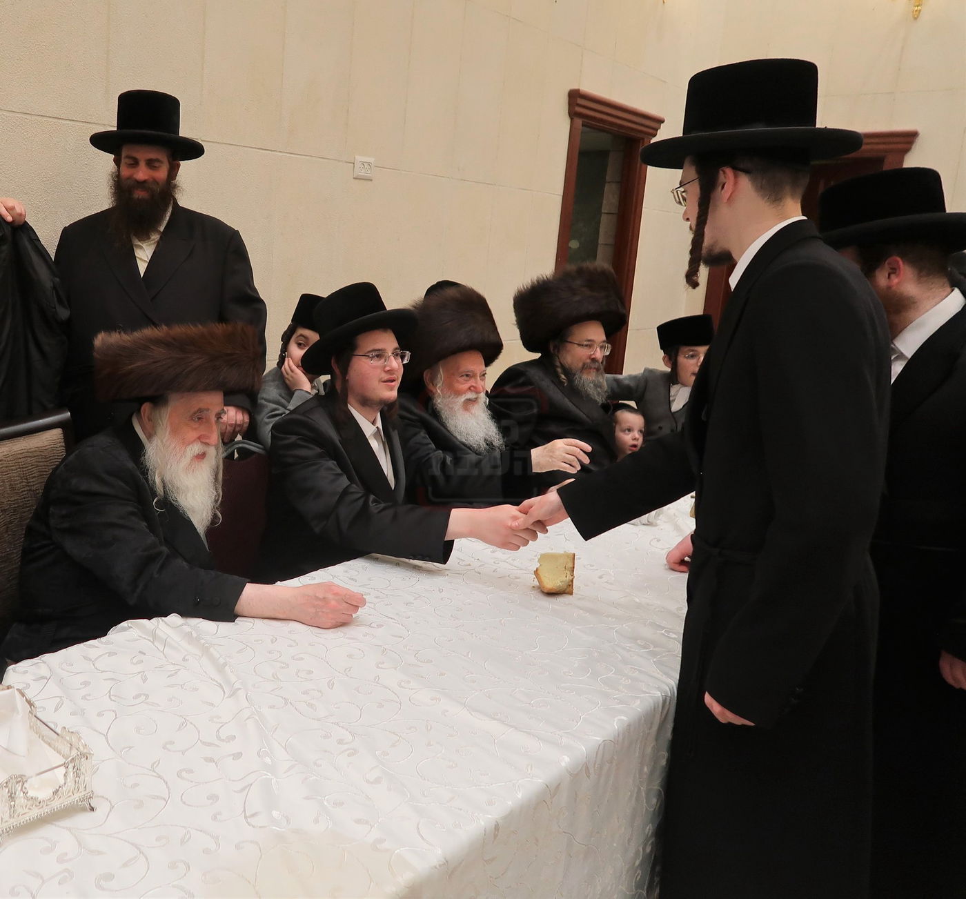 שמחת בית מכנובקא בעלזא - ראצפערט - האלמין