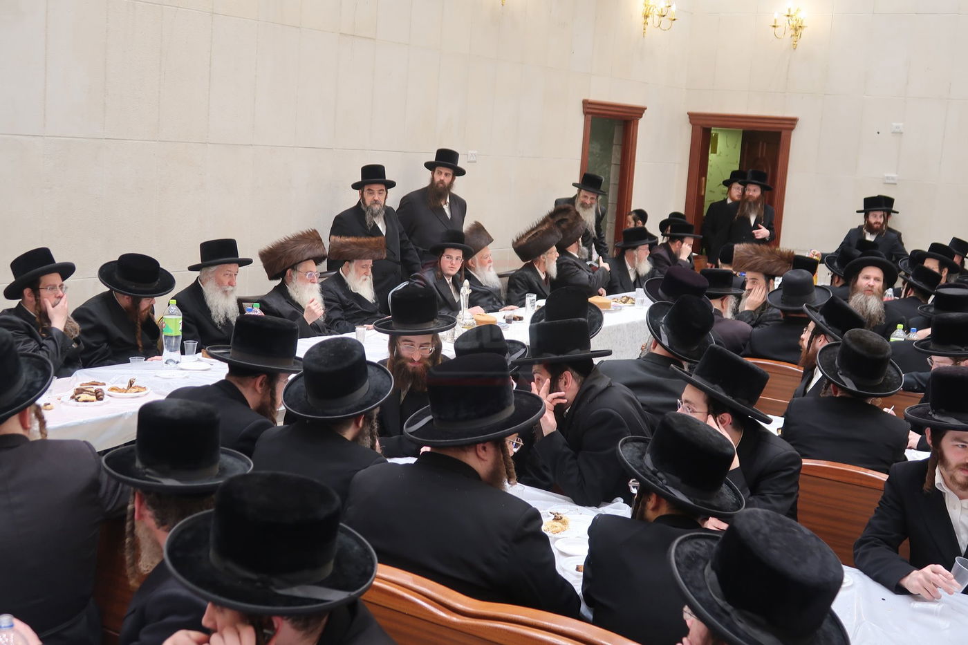 שמחת בית מכנובקא בעלזא - ראצפערט - האלמין