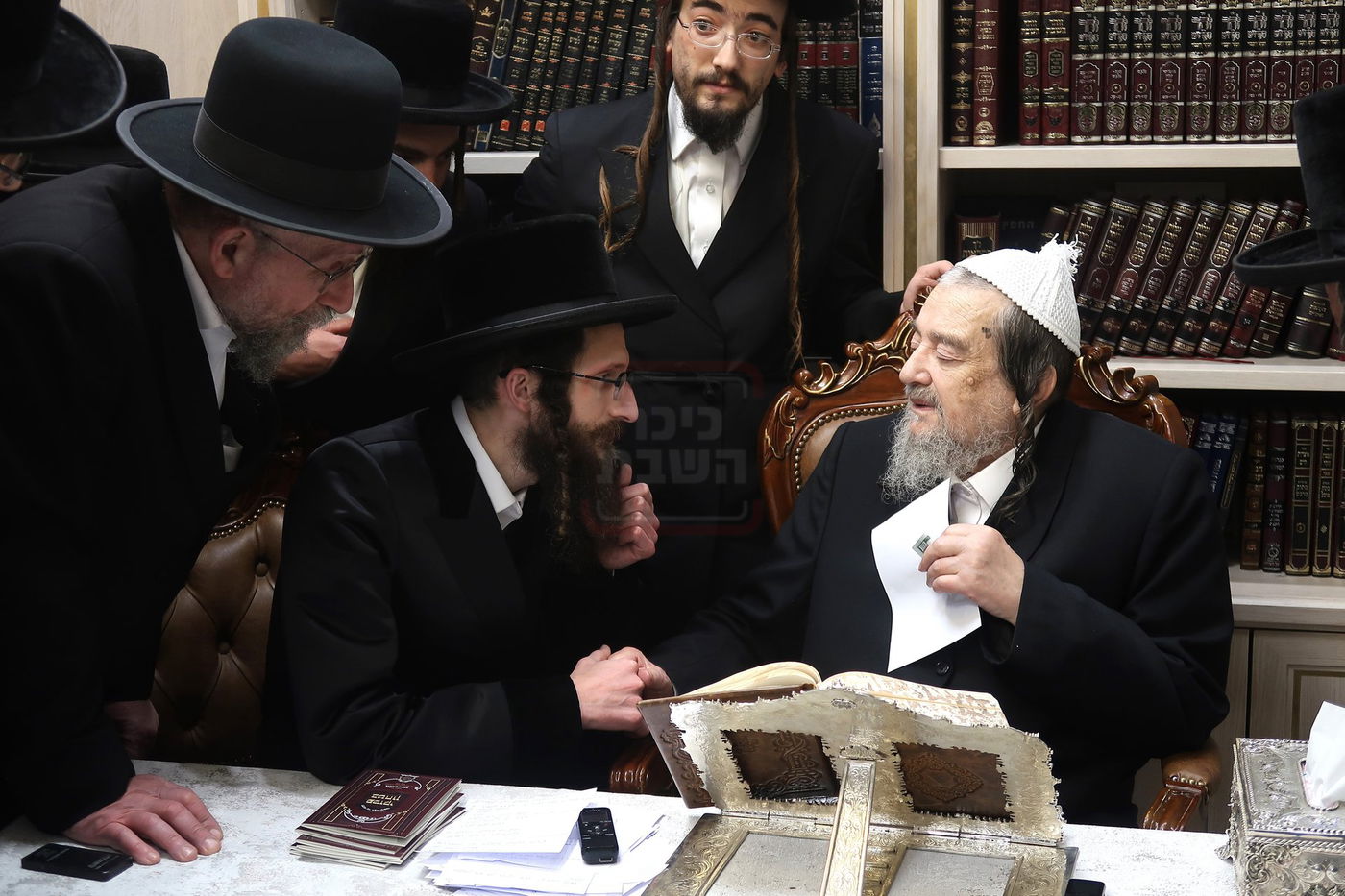 האדמו"ר מישועות יעקב סקולען בביקור אצל הגרי"מ שכטר