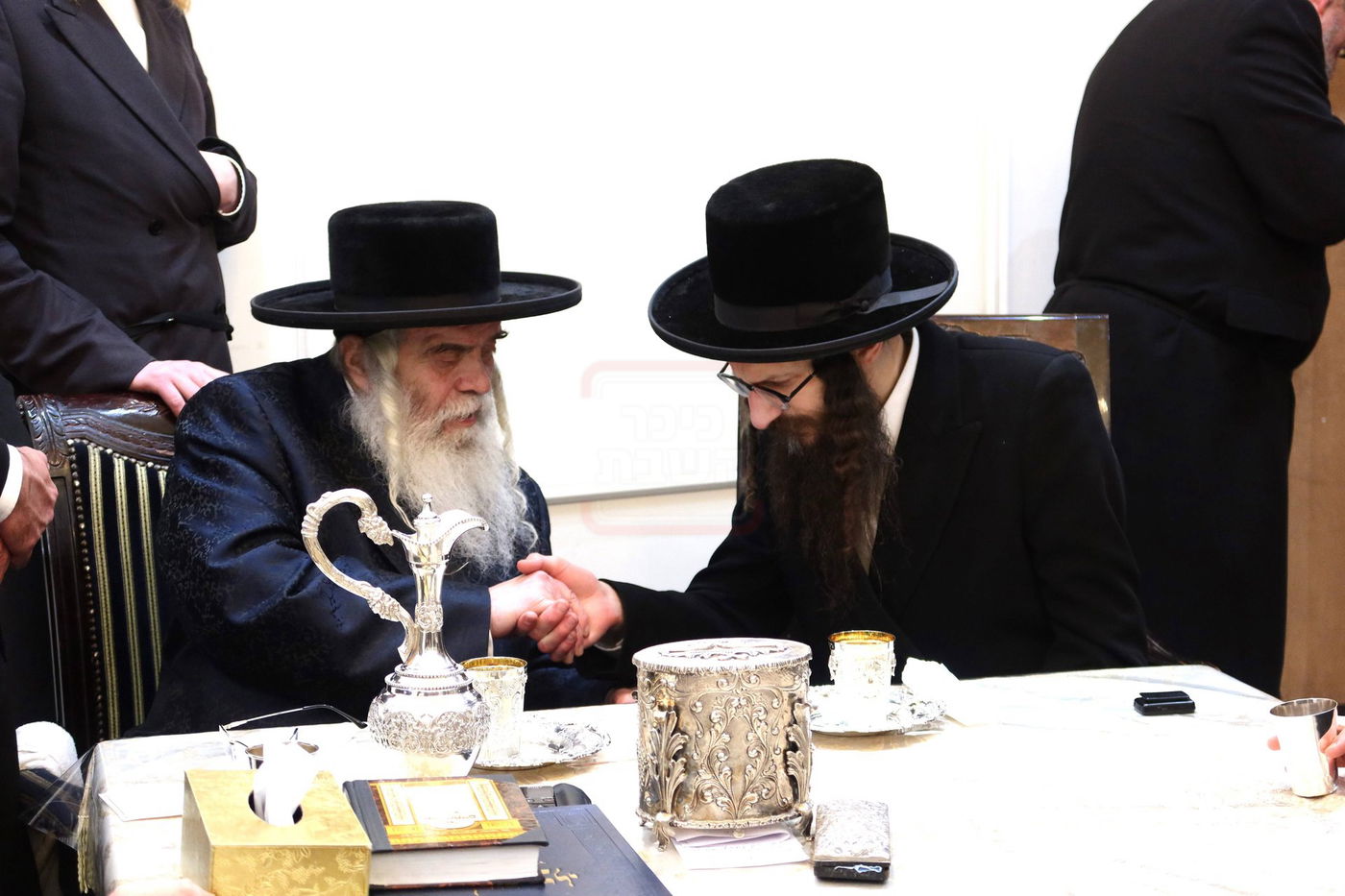 האדמו"ר מישועות יעקב סקולען בביקור אצל האדמו"ר מקרעטשניף י-ם