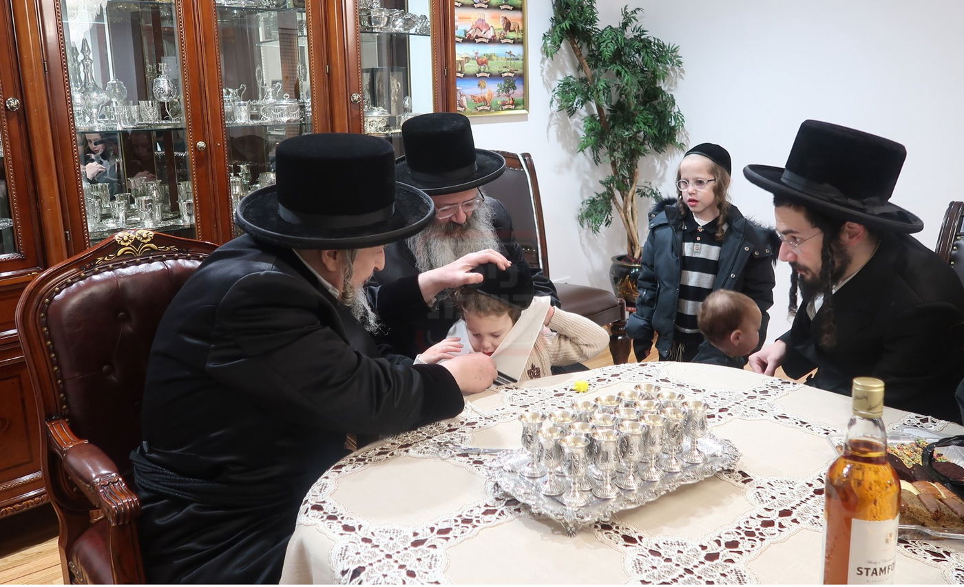 האדמו"ר מסקוליא בחלאקה לנינו