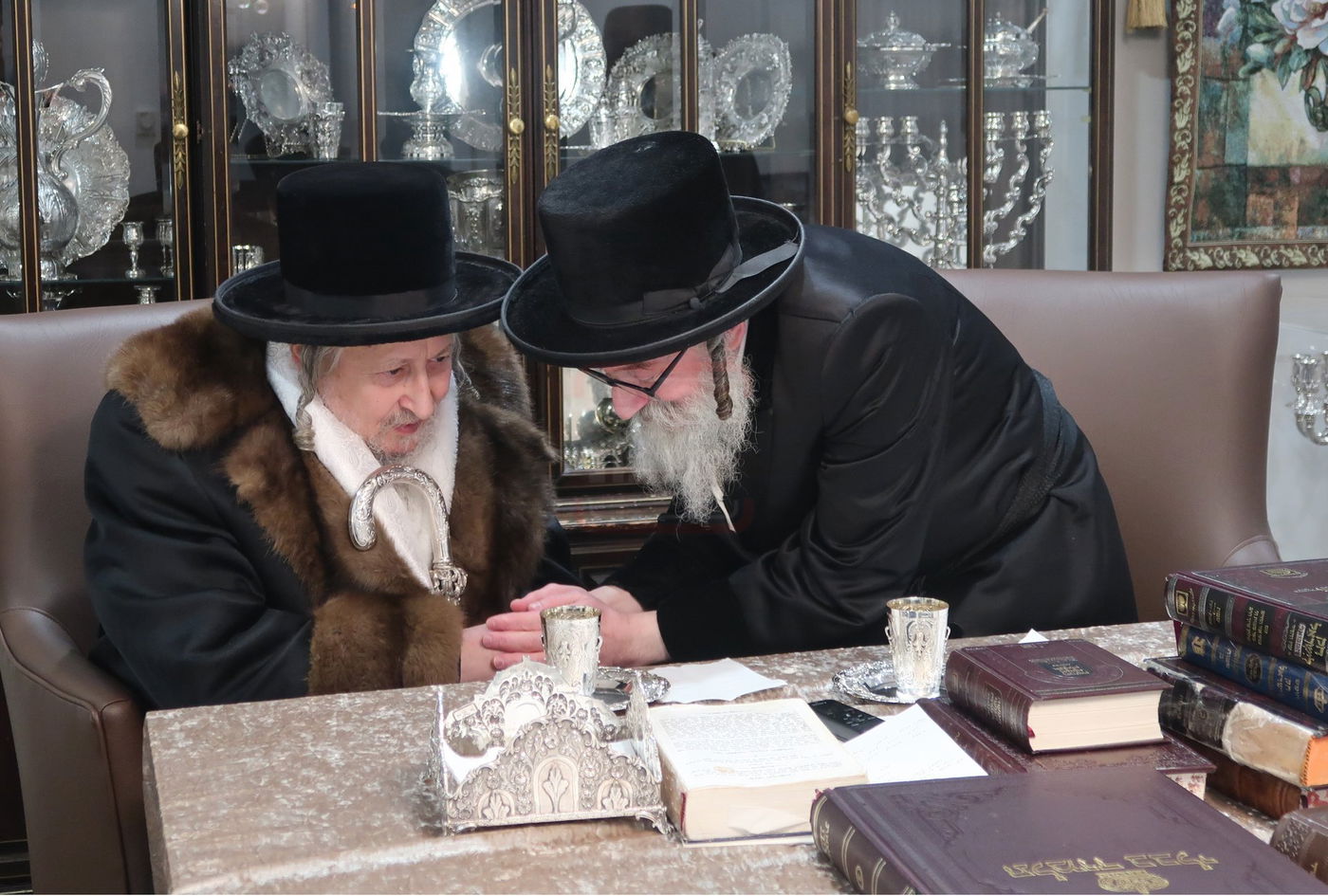 האדמו"ר מסקוליא בביקור אצל האדמו"ר מסקולען מונסי