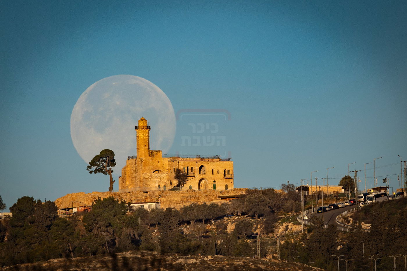 שיקעת הירח בקבר שמואל הנביא