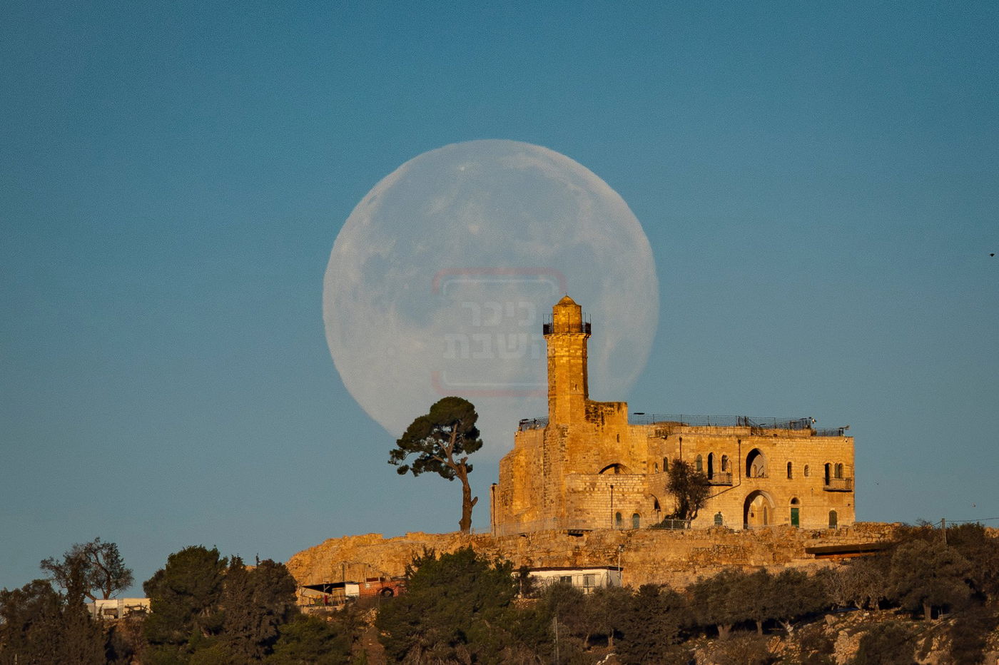 שיקעת הירח בקבר שמואל הנביא