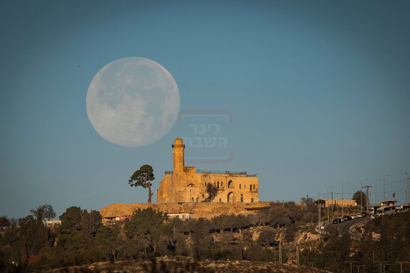 שיקעת הירח בקבר שמואל הנביא