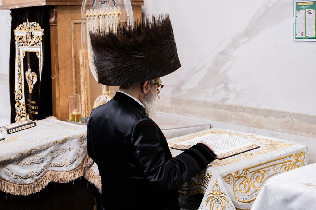 האדמו"ר מסאטמר בתפילת מנחה