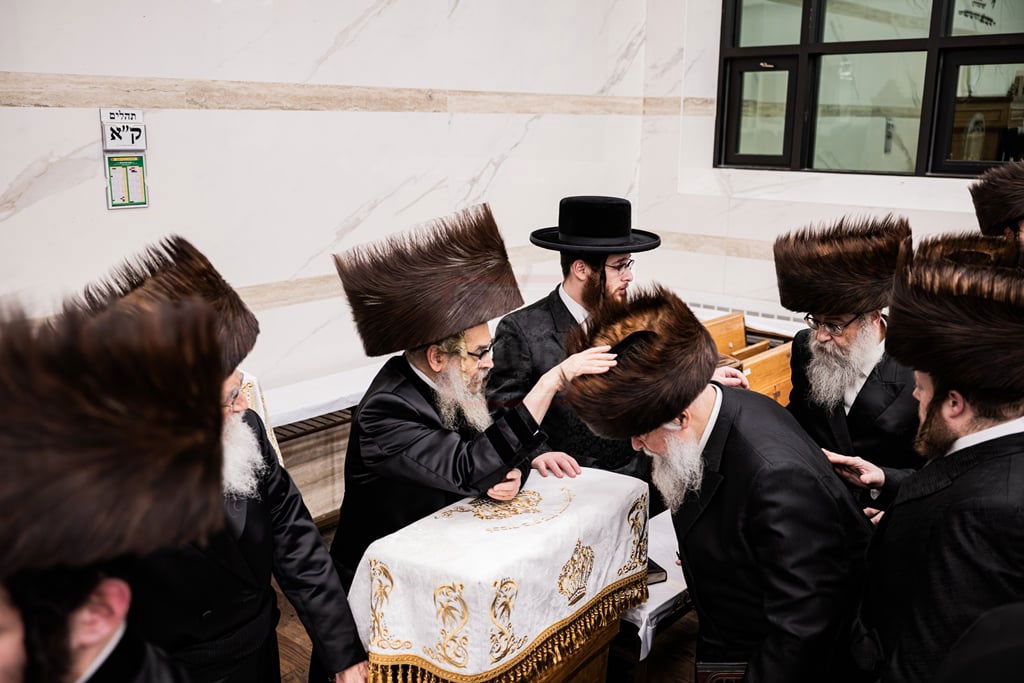 האדמו"ר מסאטמר בברכת הבנים