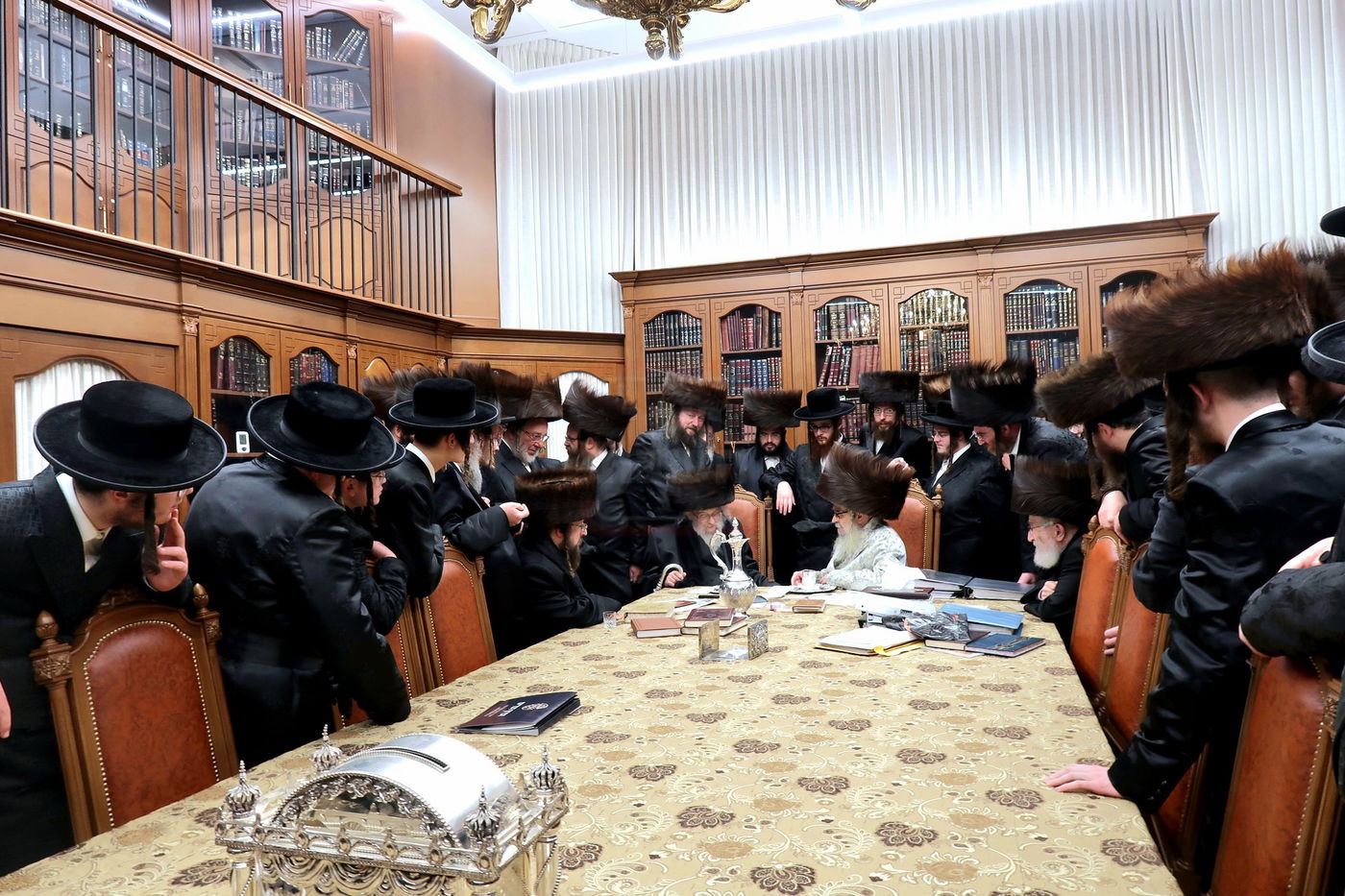 האדמו"ר מפינסק קרלין בביקור אצל האדמו"ר מסאטמר