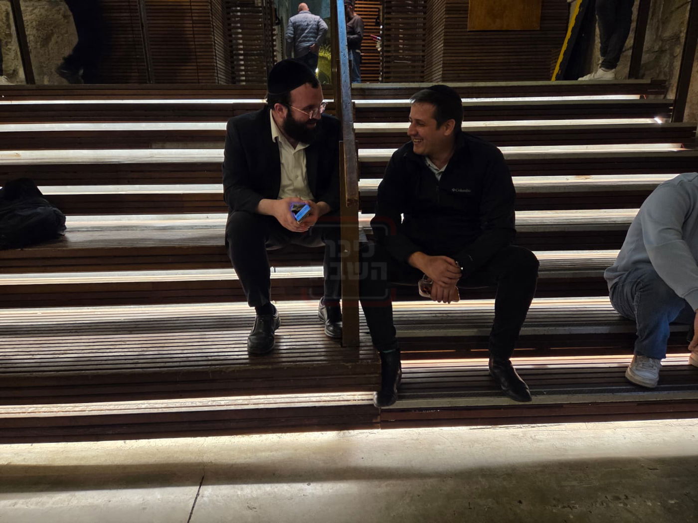 "קרב המרפקים" בעצרת | 'זופניק בכיכר' עם כל התמונות, הנייעס והחשיפות של השבוע