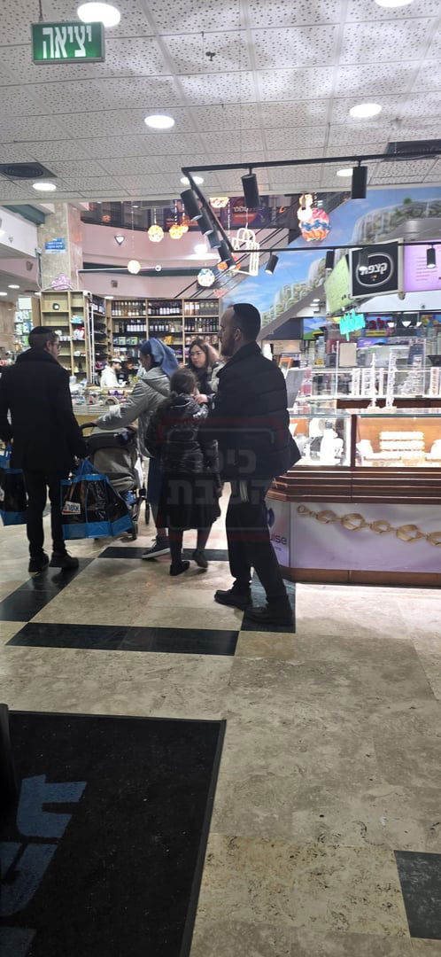 "קרב המרפקים" בעצרת | 'זופניק בכיכר' עם כל התמונות, הנייעס והחשיפות של השבוע