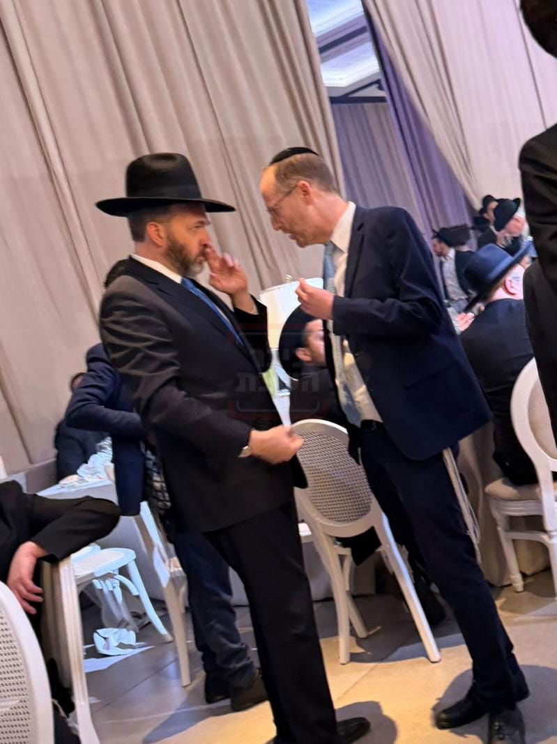 "קרב המרפקים" בעצרת | 'זופניק בכיכר' עם כל התמונות, הנייעס והחשיפות של השבוע