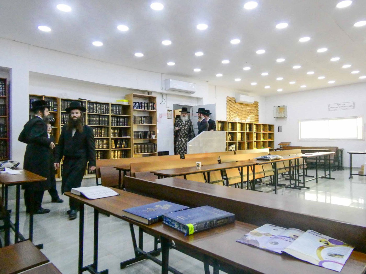 האדמו''ר מויז'ניץ בית שמש בביקור בעמנואל