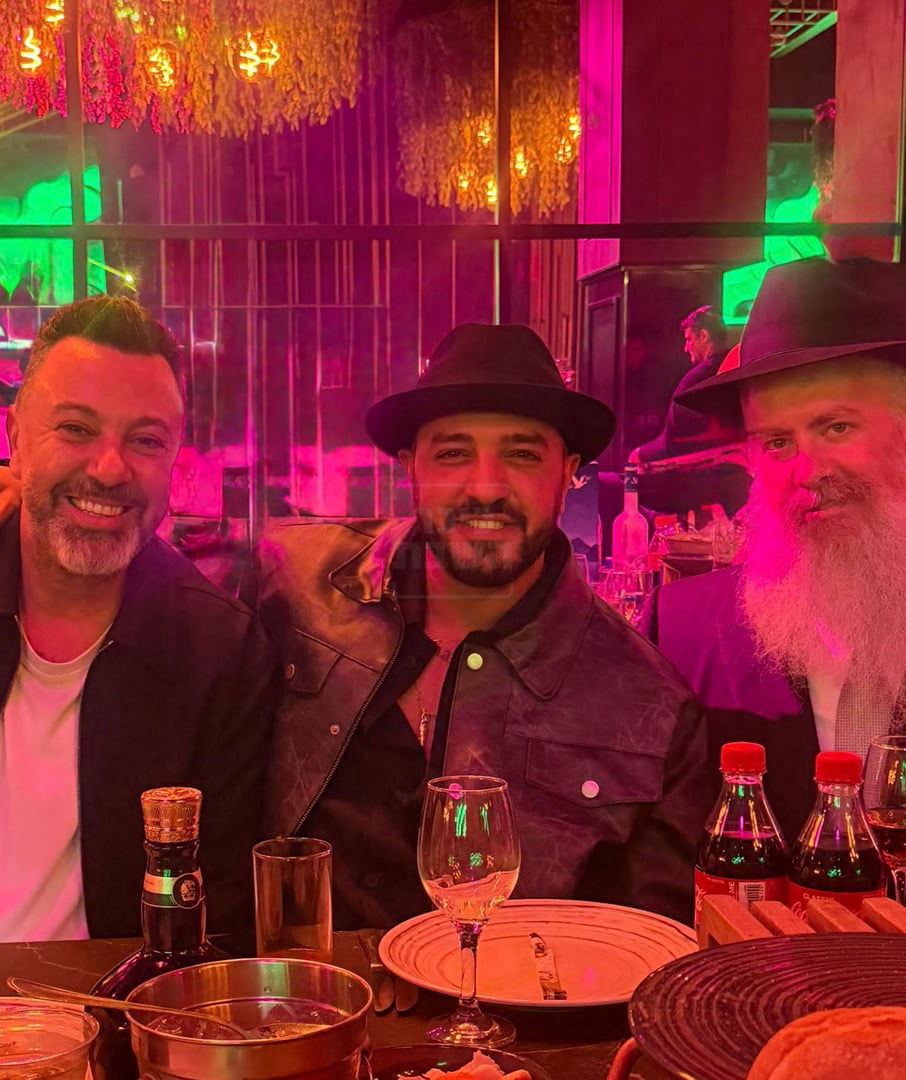 "קרב המרפקים" בעצרת | 'זופניק בכיכר' עם כל התמונות, הנייעס והחשיפות של השבוע