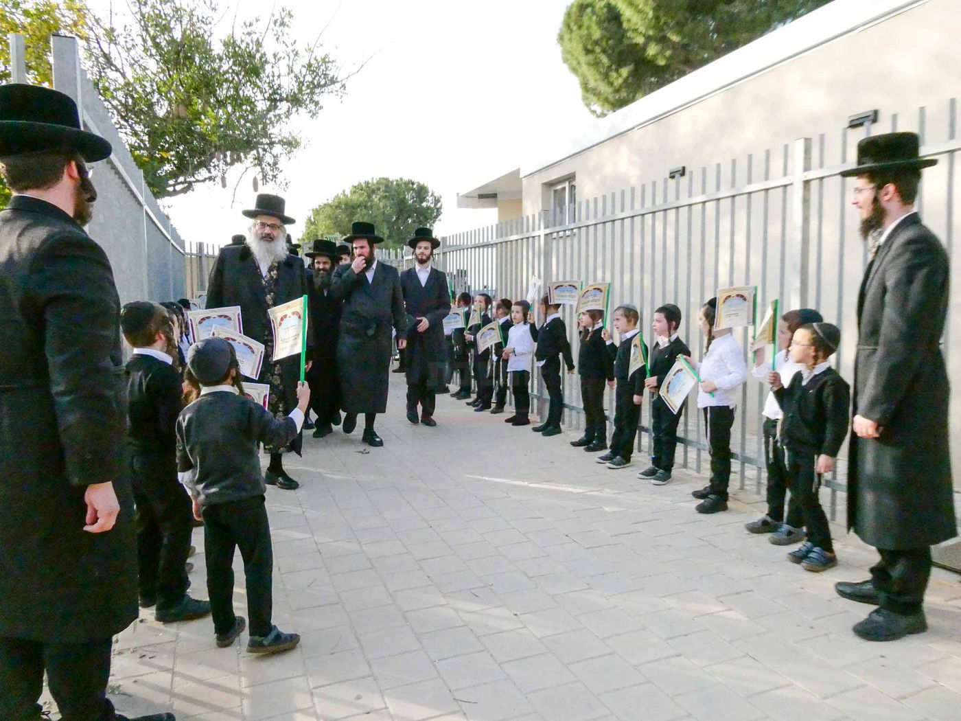 האדמו''ר מויז'ניץ בית שמש בביקור בעמנואל