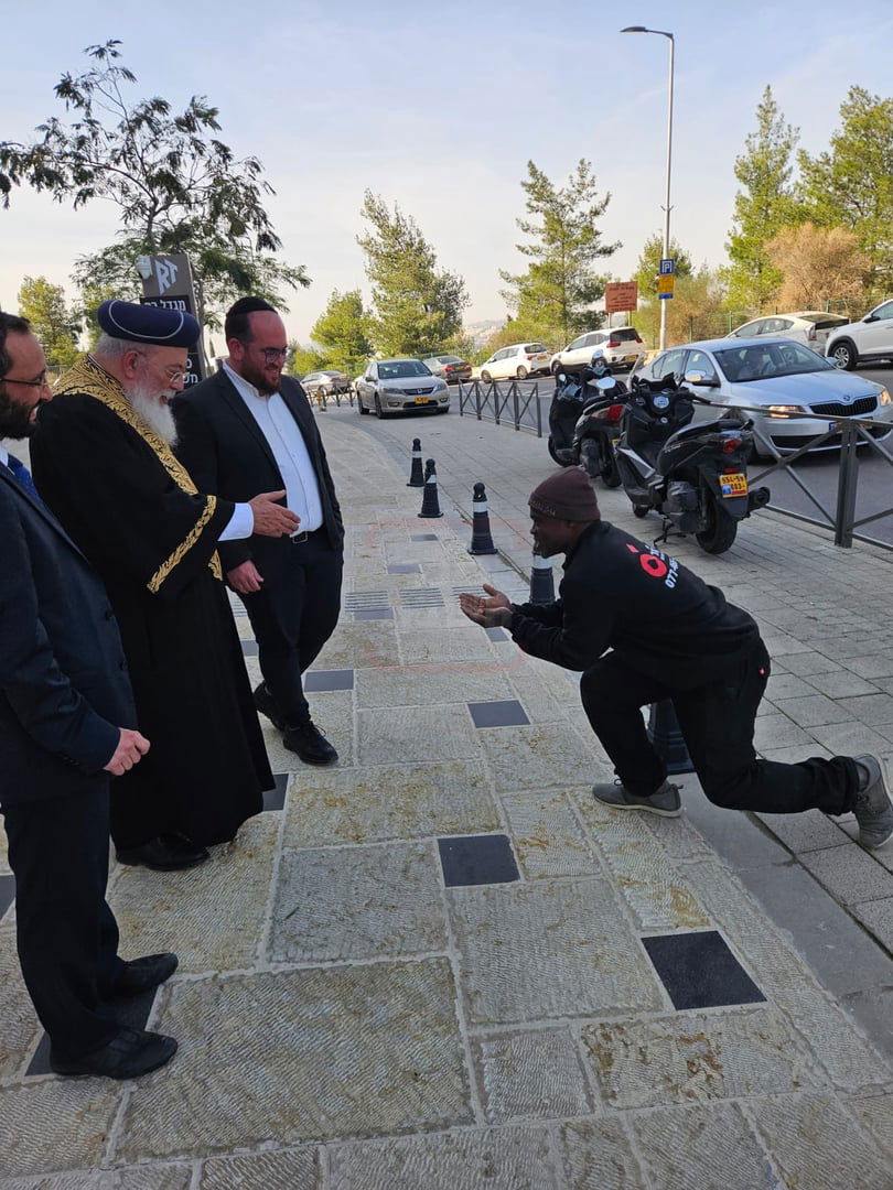 "קרב המרפקים" בעצרת | 'זופניק בכיכר' עם כל התמונות, הנייעס והחשיפות של השבוע