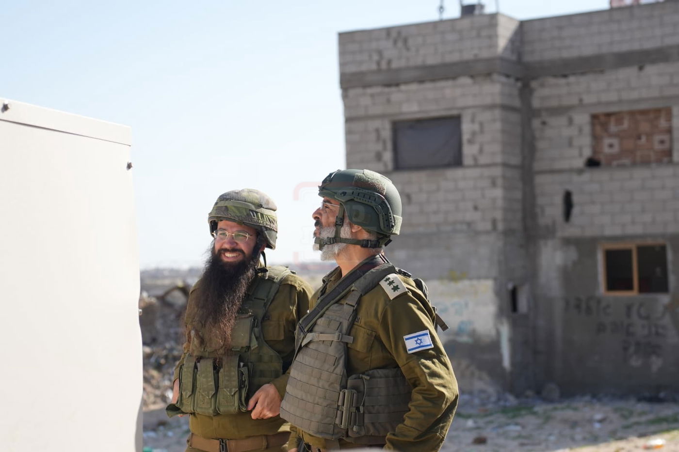 "קרב המרפקים" בעצרת | 'זופניק בכיכר' עם כל התמונות, הנייעס והחשיפות של השבוע