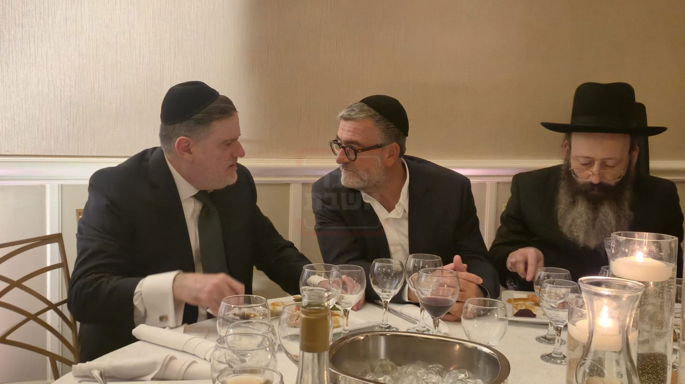 "קרב המרפקים" בעצרת | 'זופניק בכיכר' עם כל התמונות, הנייעס והחשיפות של השבוע