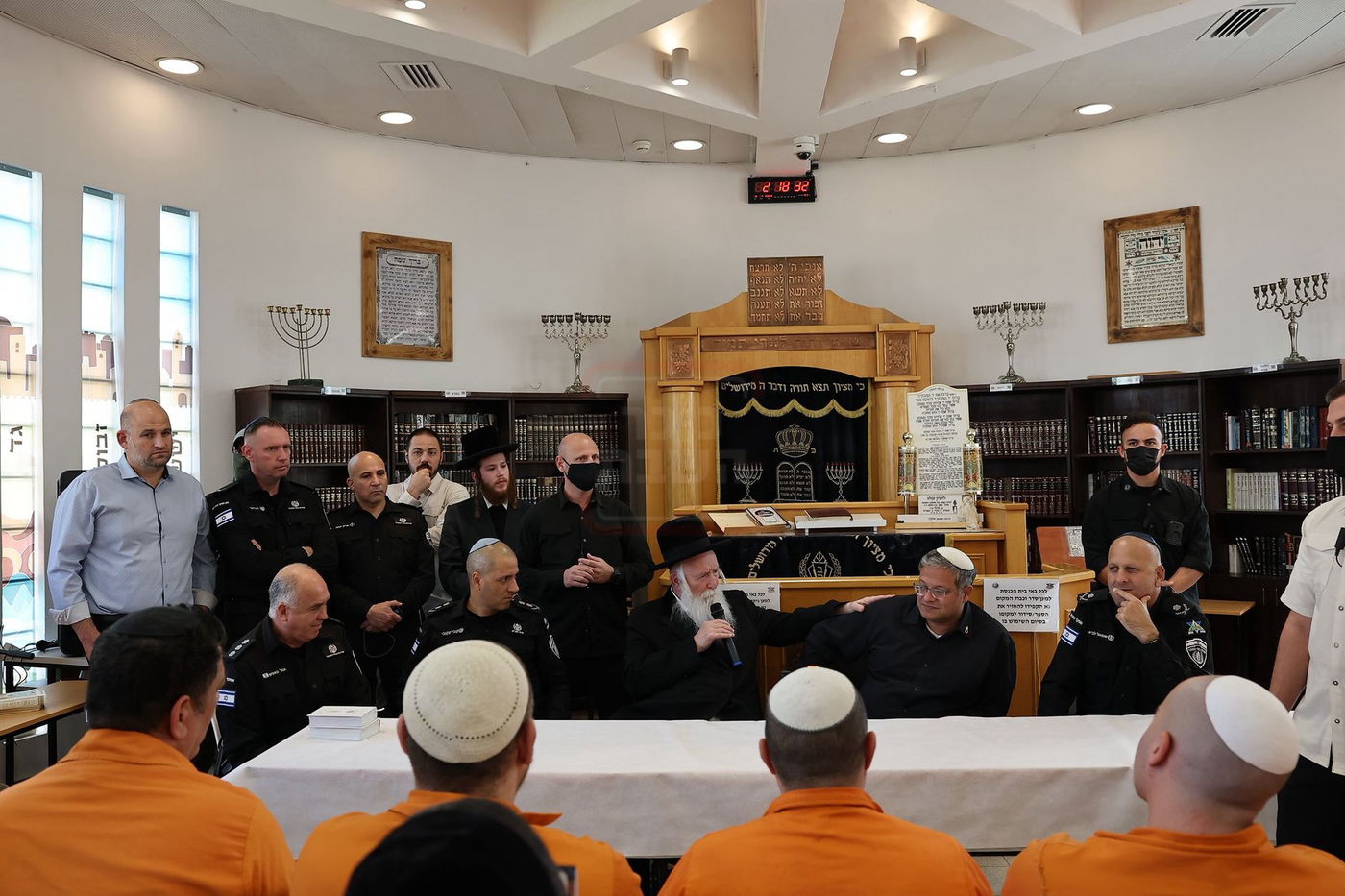 "קרב המרפקים" בעצרת | 'זופניק בכיכר' עם כל התמונות, הנייעס והחשיפות של השבוע