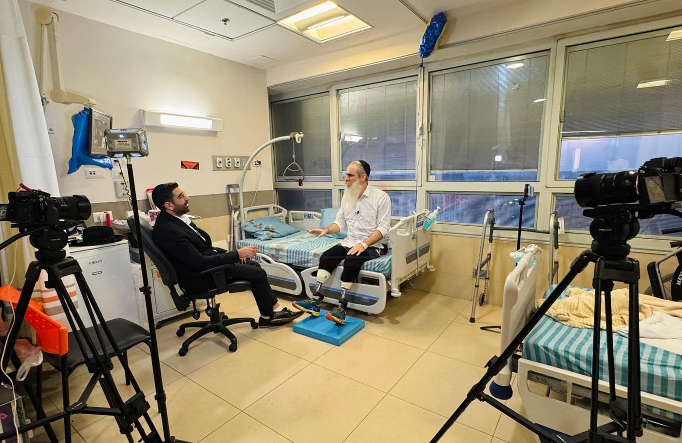 "קרב המרפקים" בעצרת | 'זופניק בכיכר' עם כל התמונות, הנייעס והחשיפות של השבוע