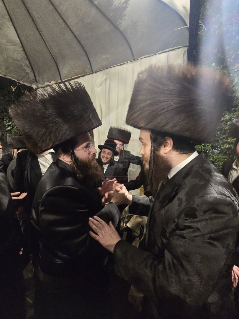 "קרב המרפקים" בעצרת | 'זופניק בכיכר' עם כל התמונות, הנייעס והחשיפות של השבוע